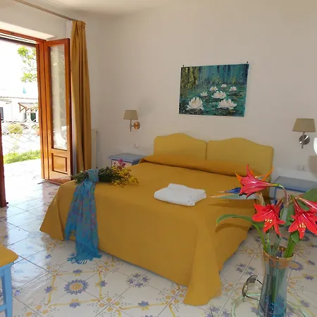 Loreta Konukevi Forio di Ischia